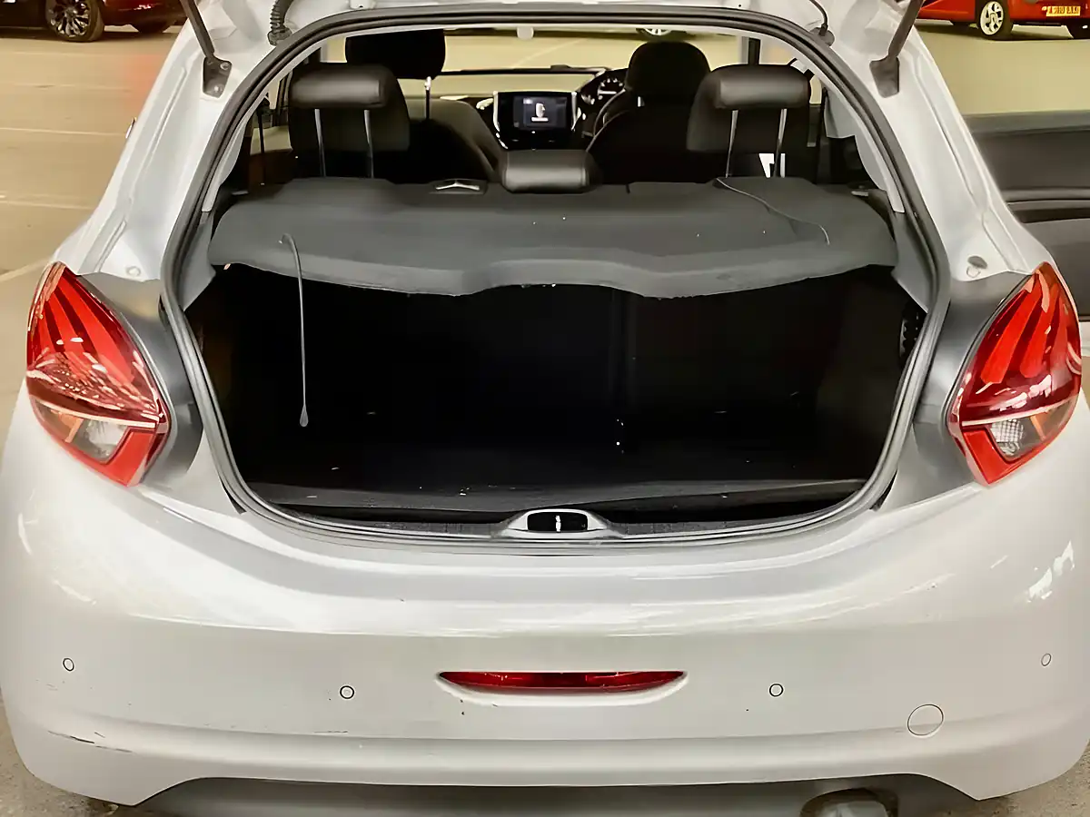 Used 2015 Peugeot 208 GT Line White - Interior and Exterior details 8