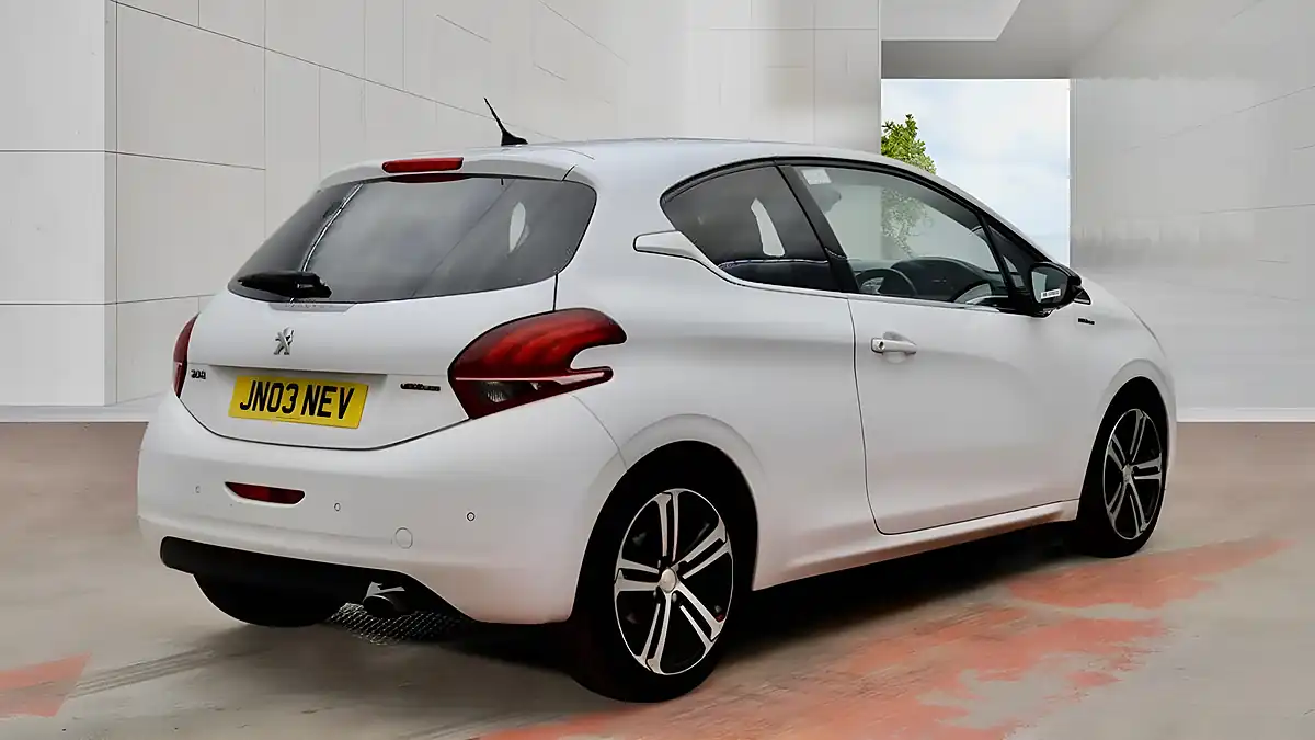 Used 2015 Peugeot 208 GT Line White - Interior and Exterior details 9