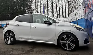 Used 2015 Peugeot 208 GT Line White - Interior and Exterior details 11