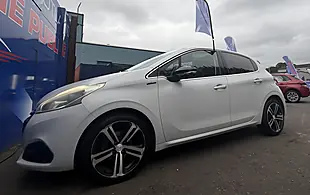 Used 2015 Peugeot 208 GT Line White - Interior and Exterior details 14