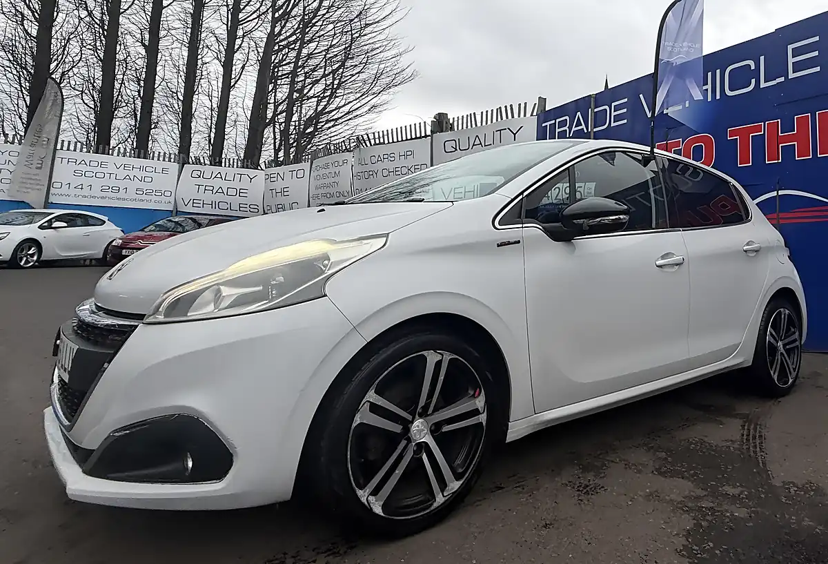 Used 2015 Peugeot 208 GT Line White - Interior and Exterior details 2