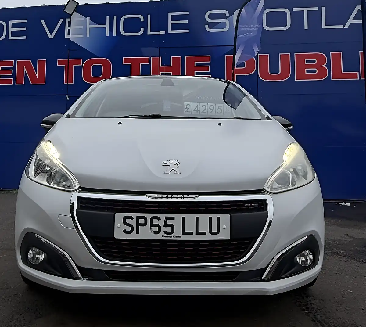 Used 2015 Peugeot 208 GT Line White - Interior and Exterior details 5