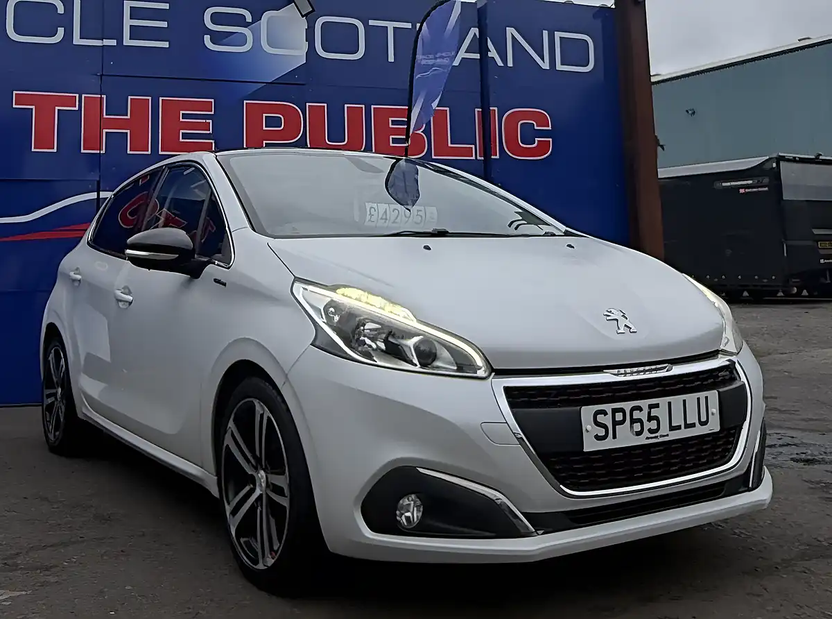 Used 2015 Peugeot 208 GT Line White - Interior and Exterior details 6