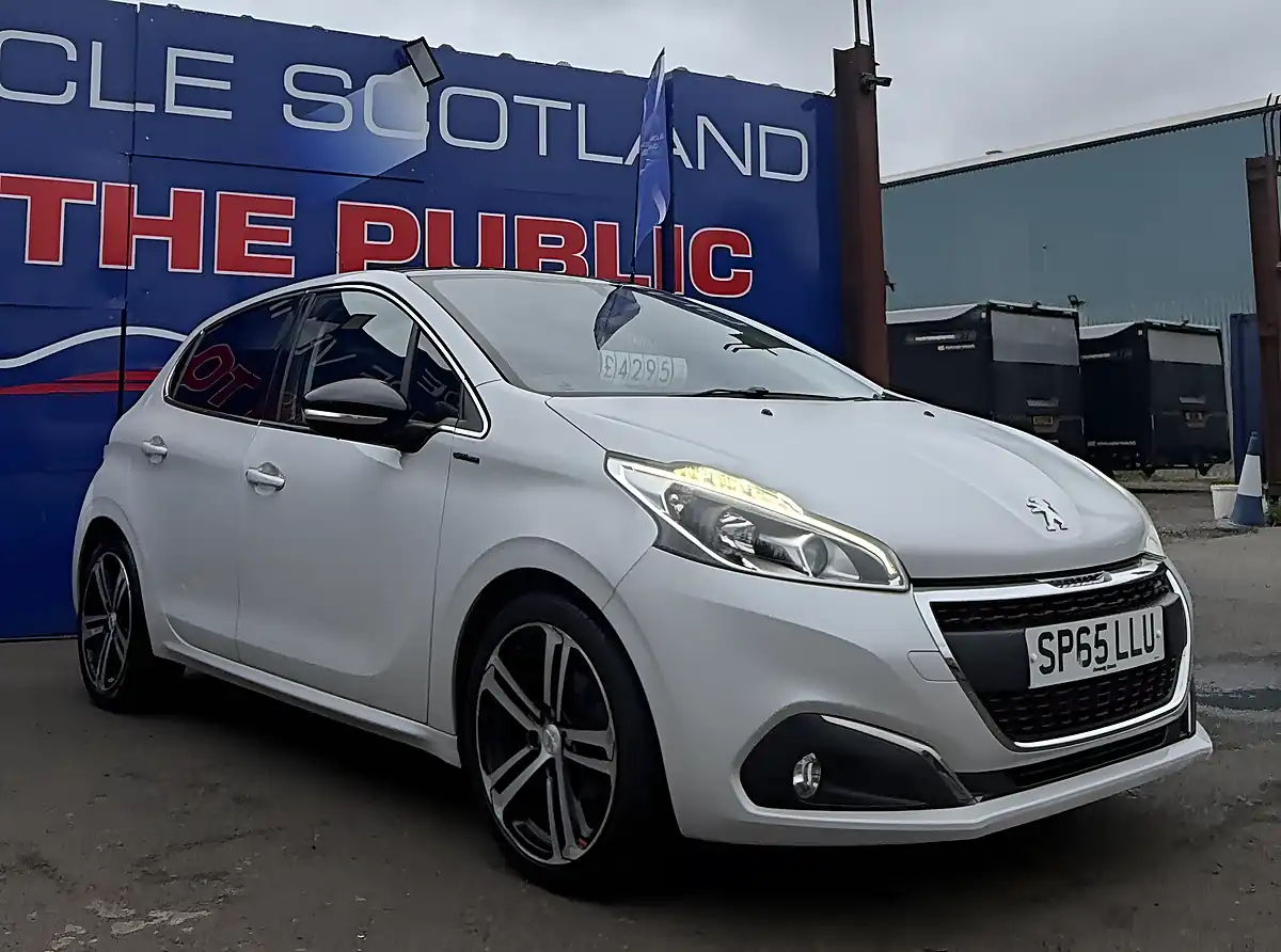 Used 2015 Peugeot 208 GT Line White - Interior and Exterior details 7