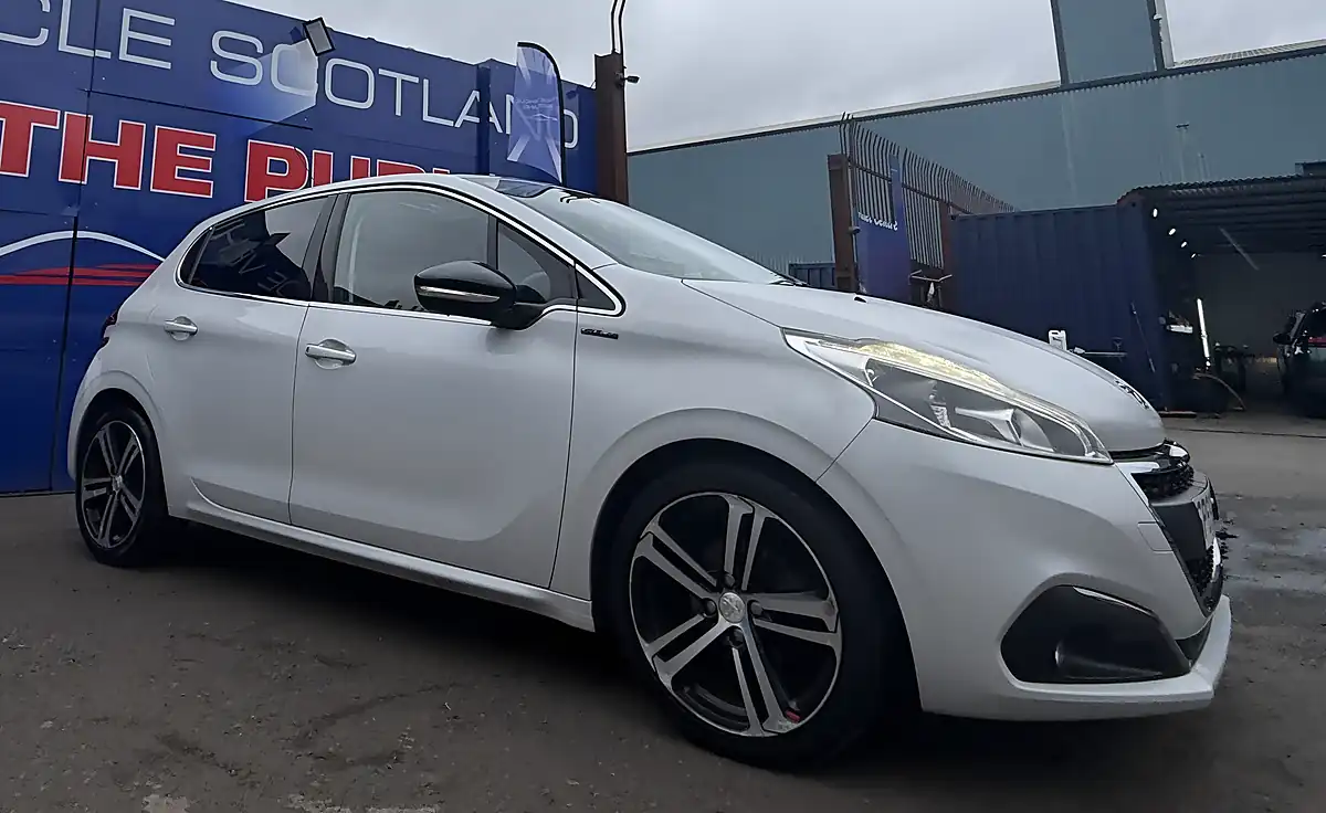 Used 2015 Peugeot 208 GT Line White - Interior and Exterior details 8