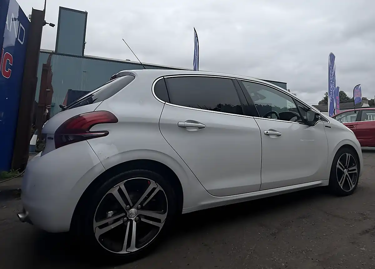 Used 2015 Peugeot 208 GT Line White - Interior and Exterior details 9