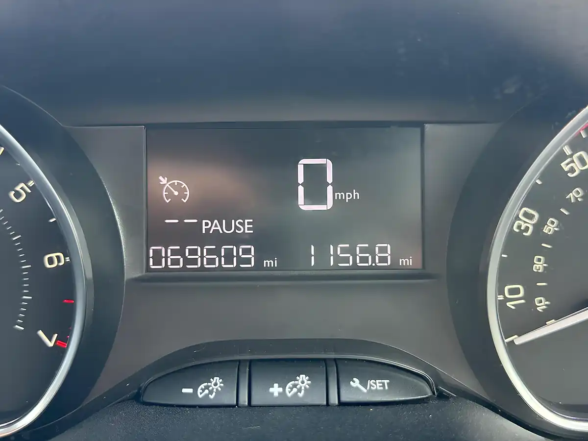 Used 2015 Peugeot 208 GT Line White - Interior and Exterior details 15