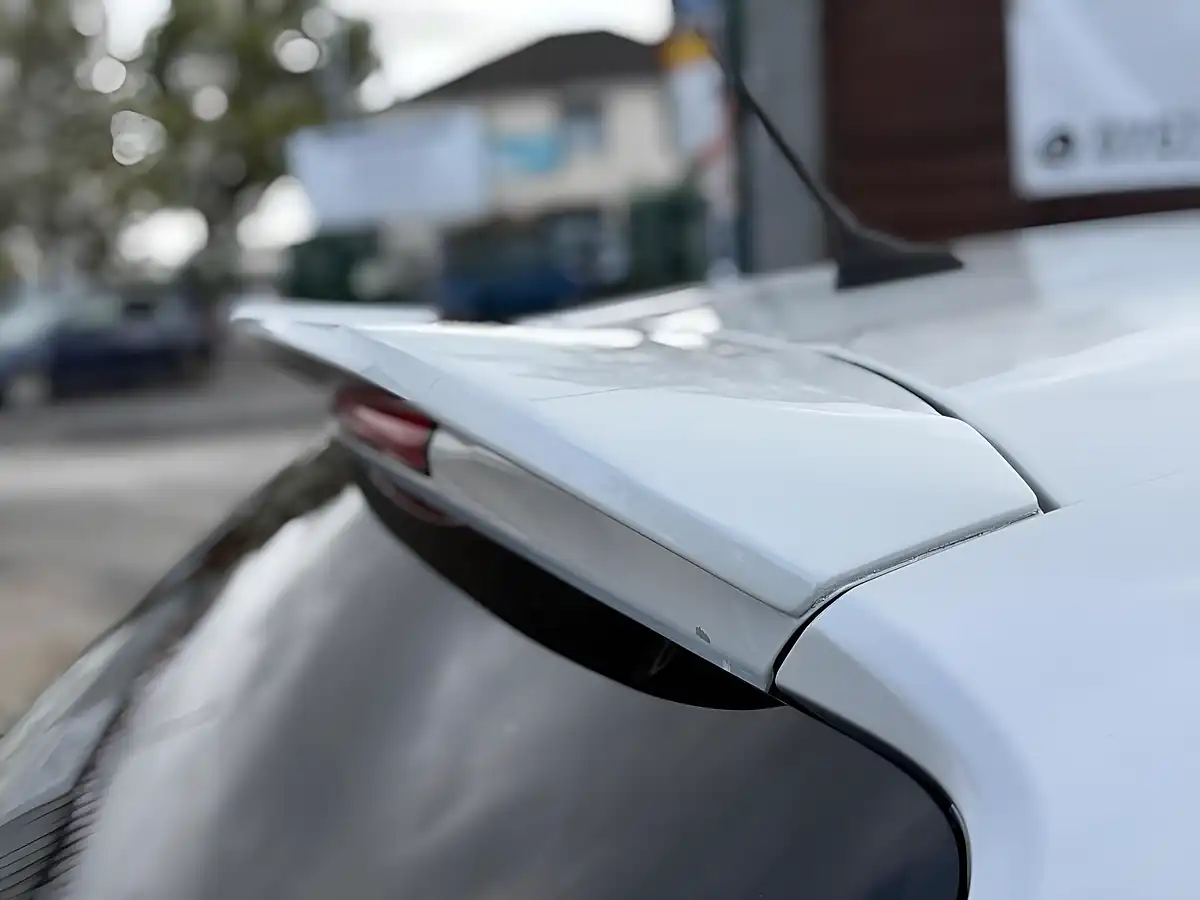 Used 2015 Peugeot 208 GT Line White - Interior and Exterior details 16