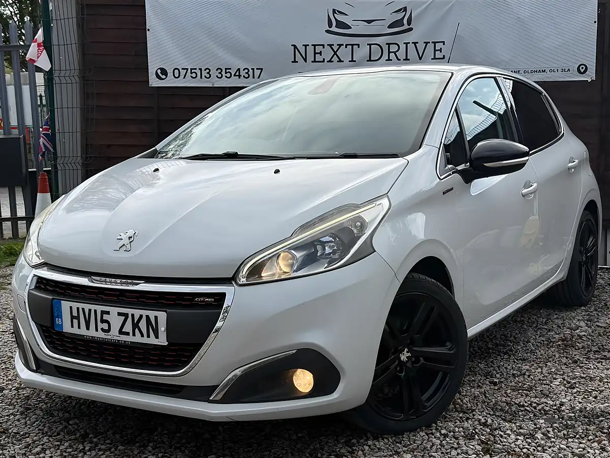 Used 2015 Peugeot 208 GT Line White - Interior and Exterior details 3
