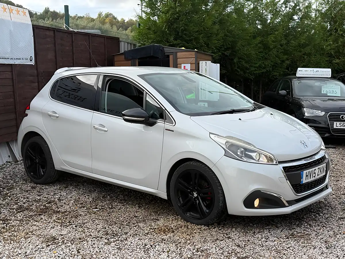 Used 2015 Peugeot 208 GT Line White - Interior and Exterior details 4