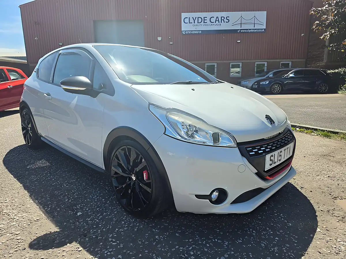 Used 2015 Peugeot 208 GTI 30th White - Front View