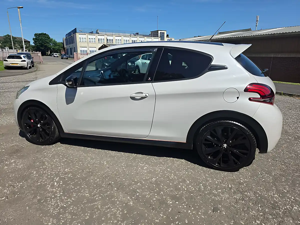 Used 2015 Peugeot 208 GTI 30th White - Interior and Exterior details 10