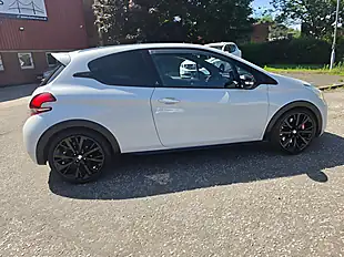 Used 2015 Peugeot 208 GTI 30th White - Interior and Exterior details 20