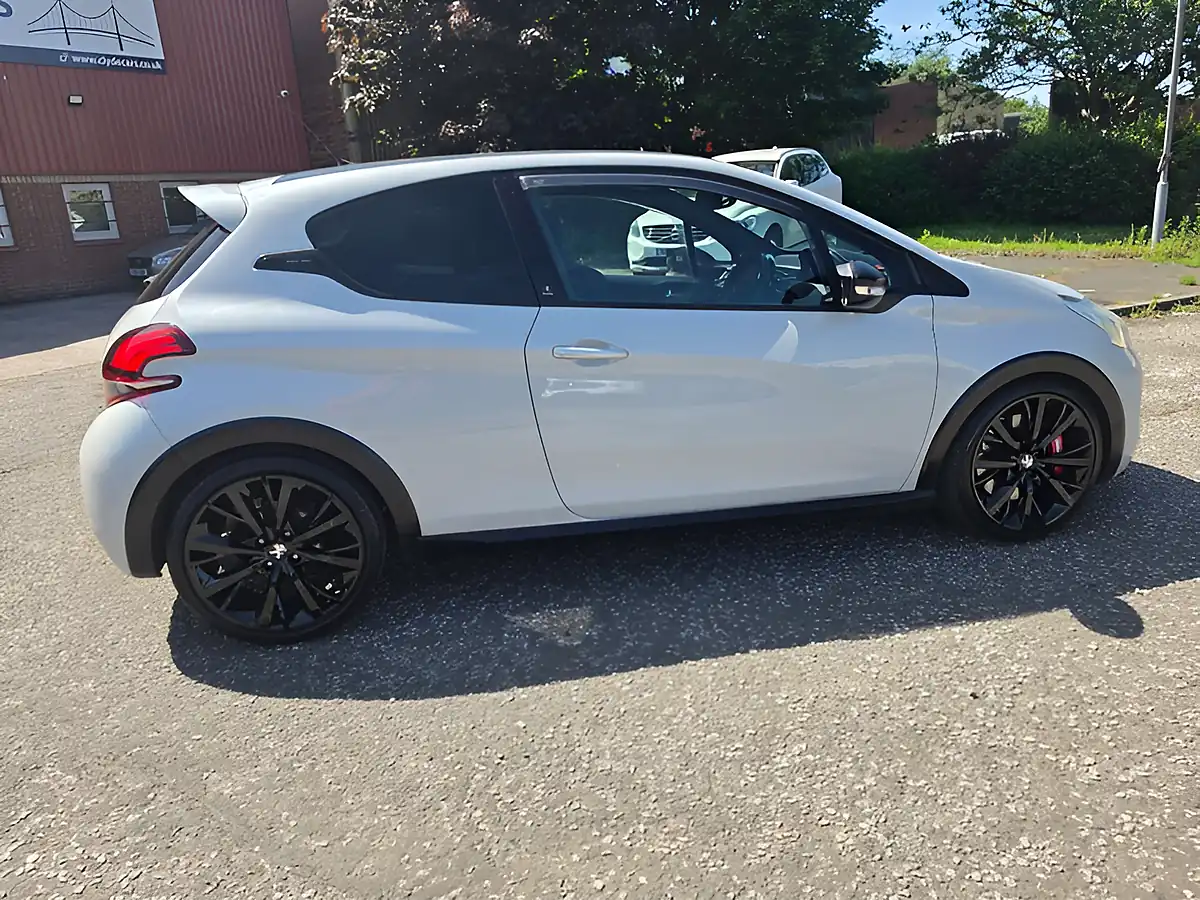 Used 2015 Peugeot 208 GTI 30th White - Interior and Exterior details 20