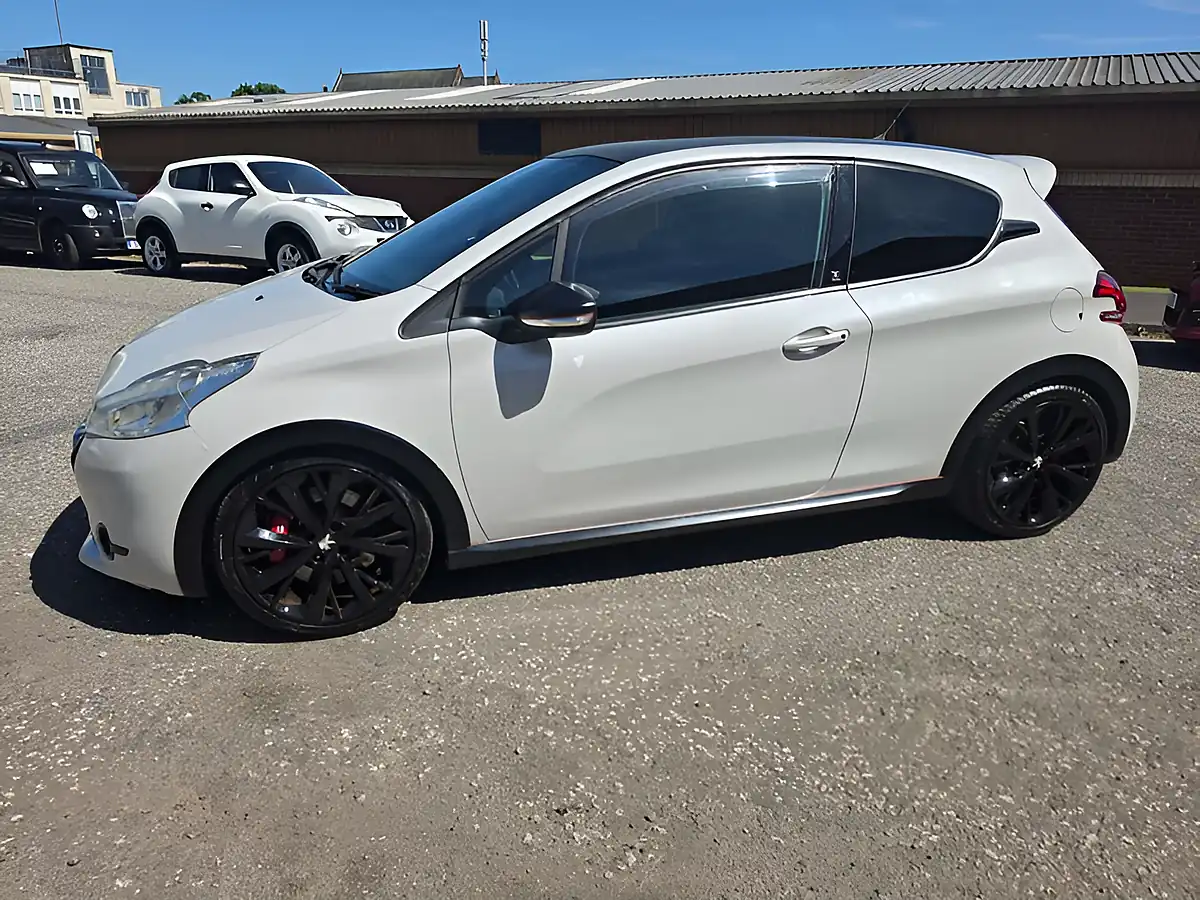 Used 2015 Peugeot 208 GTI 30th White - Interior and Exterior details 8