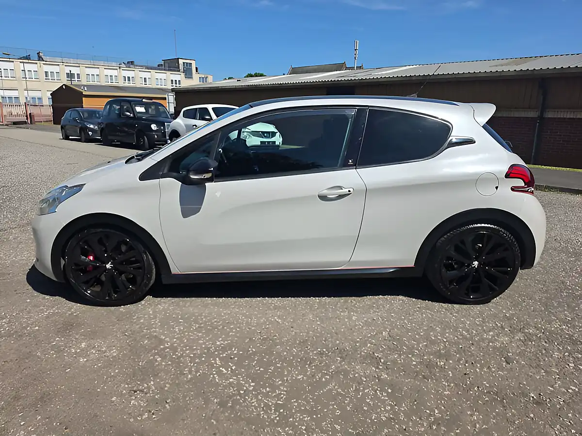 Used 2015 Peugeot 208 GTI 30th White - Interior and Exterior details 9