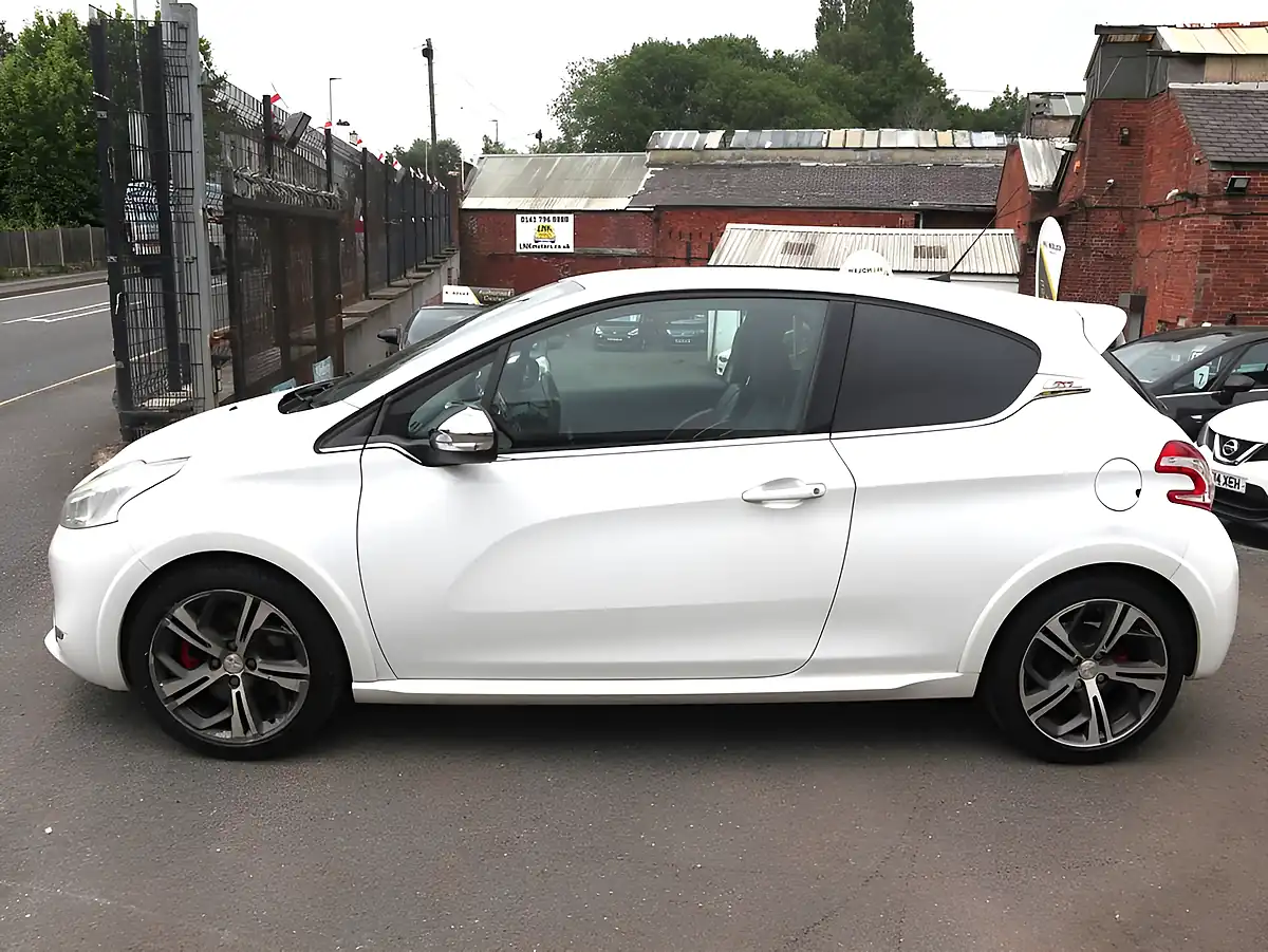 Used 2015 Peugeot 208 GTI White - Interior and Exterior details 12