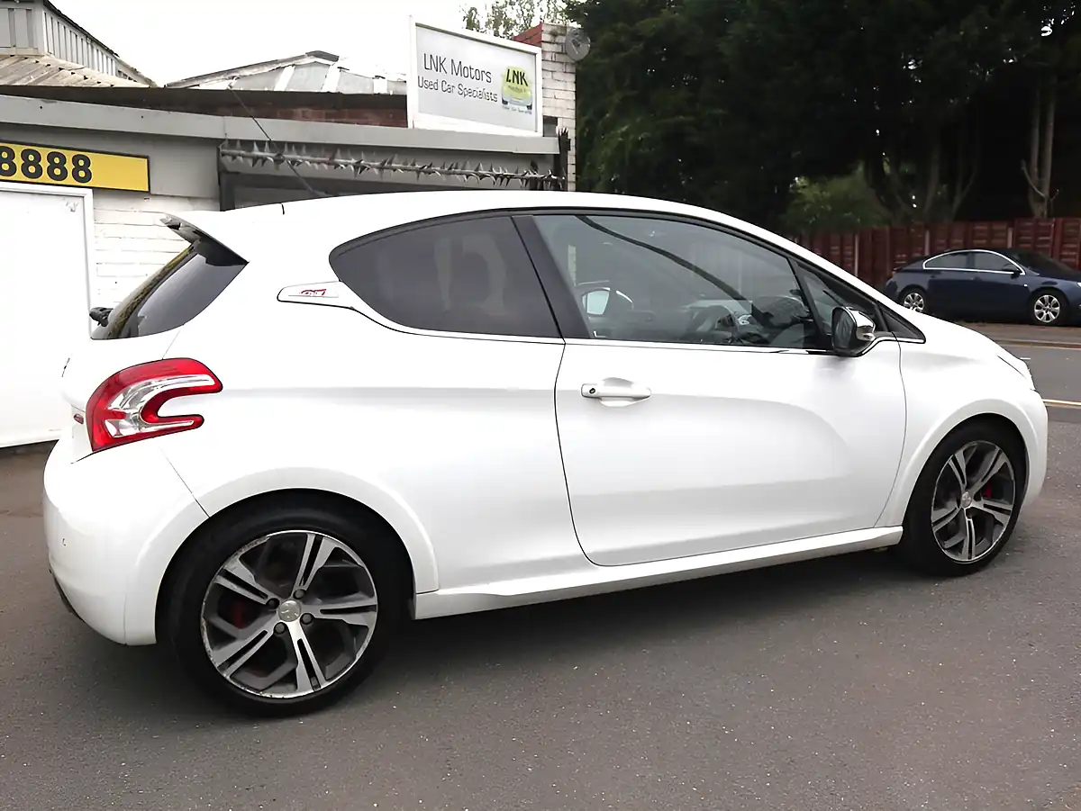 Used 2015 Peugeot 208 GTI White - Interior and Exterior details 13