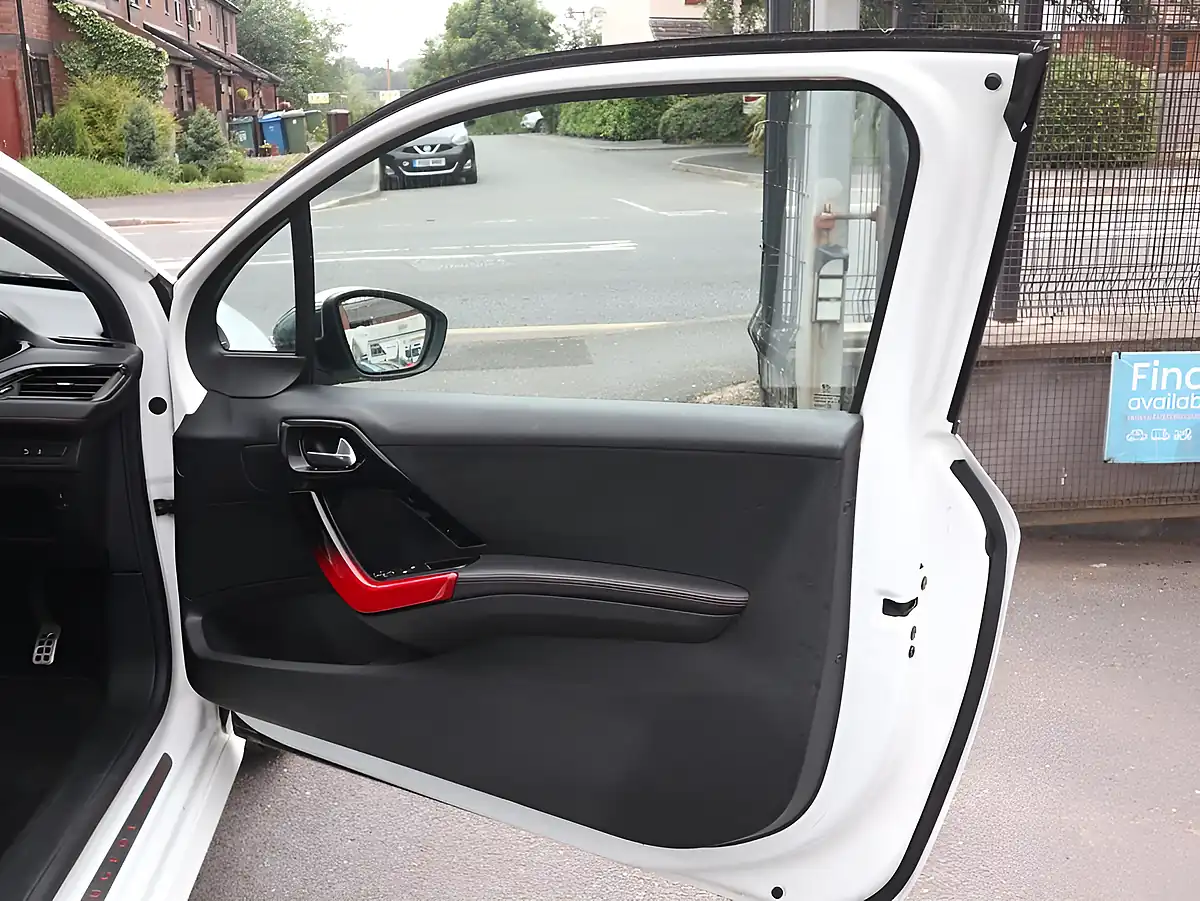 Used 2015 Peugeot 208 GTI White - Interior and Exterior details 15