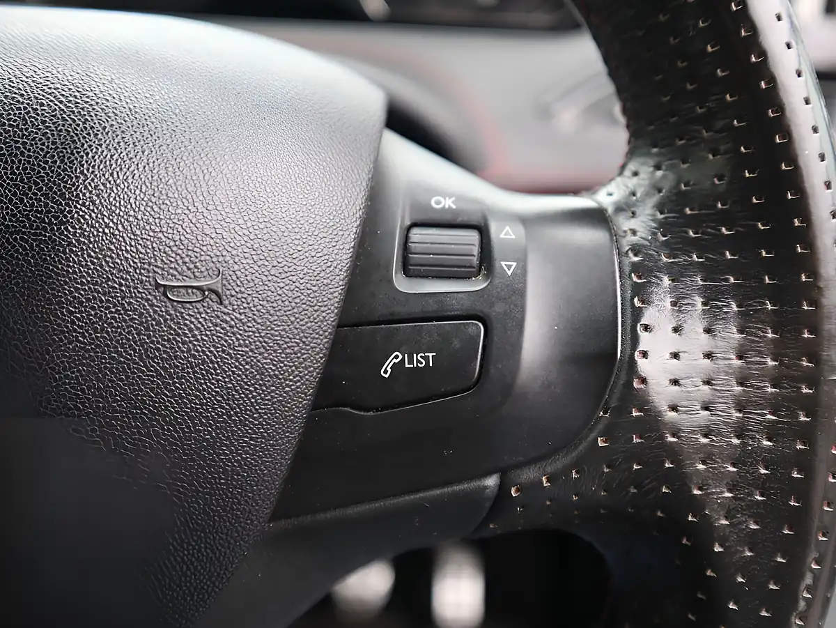 Used 2015 Peugeot 208 GTI White - Interior and Exterior details 19
