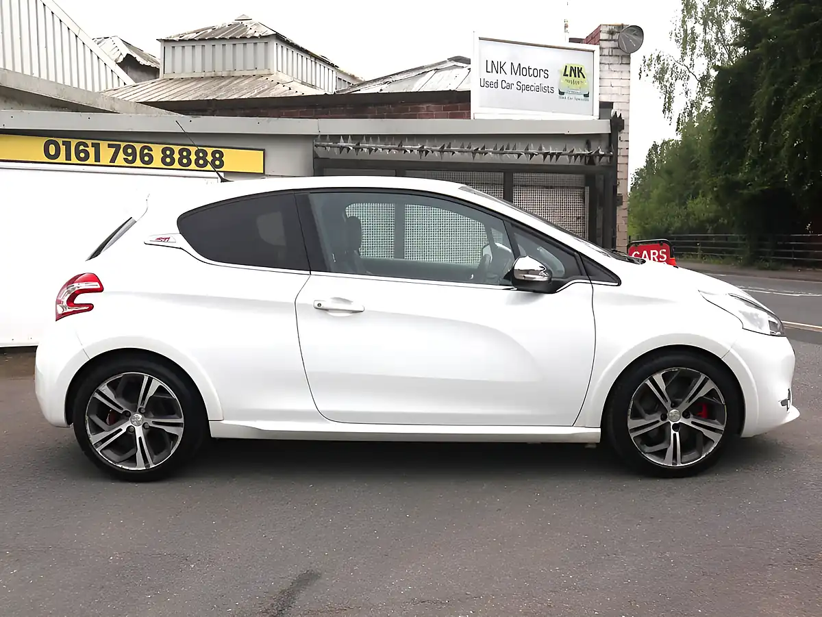 Used 2015 Peugeot 208 GTI White - Interior and Exterior details 3