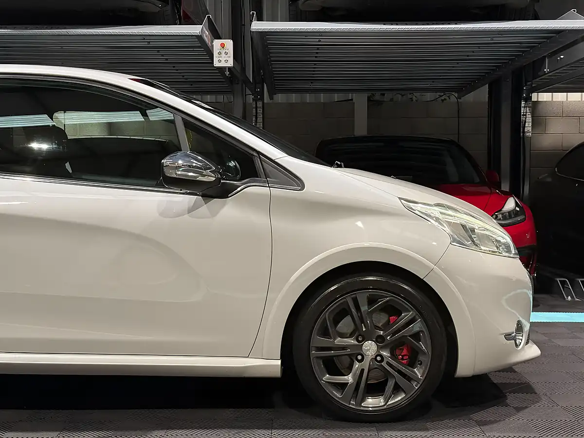 Used 2015 Peugeot 208 GTI White - Interior and Exterior details 10
