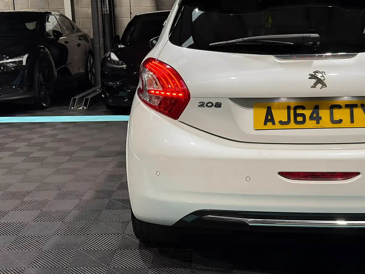 Used 2015 Peugeot 208 GTI White - Interior and Exterior details 11
