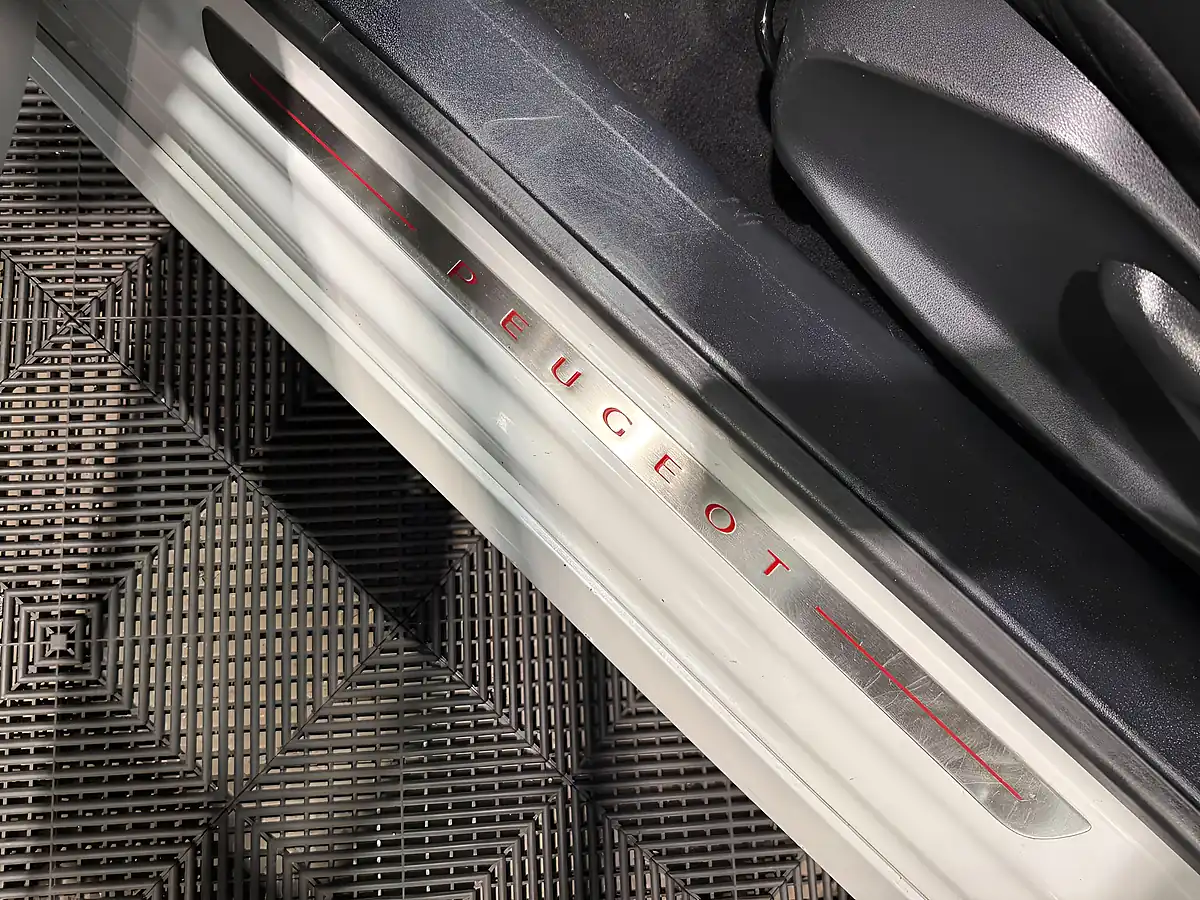 Used 2015 Peugeot 208 GTI White - Interior and Exterior details 16