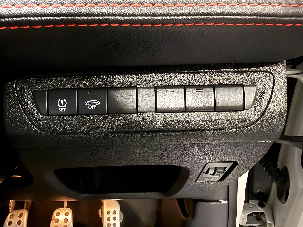 Used 2015 Peugeot 208 GTI White - Interior and Exterior details 18