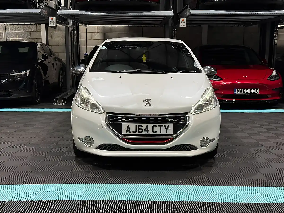 Used 2015 Peugeot 208 GTI White - Interior and Exterior details 2