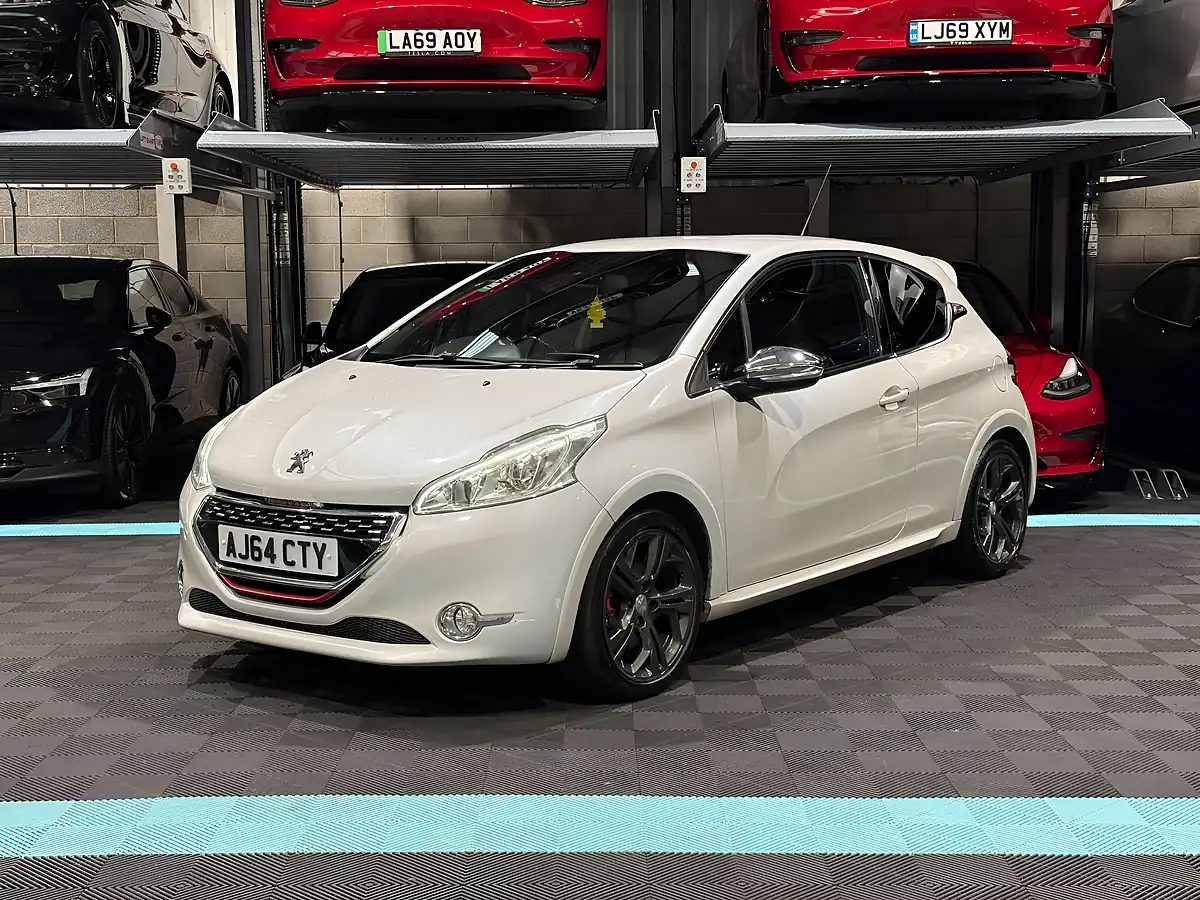 Used 2015 Peugeot 208 GTI White - Interior and Exterior details 3