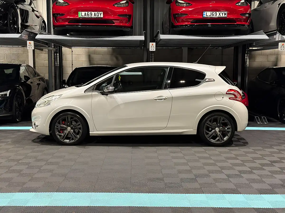 Used 2015 Peugeot 208 GTI White - Interior and Exterior details 4