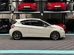 Used 2015 Peugeot 208 GTI White - Interior and Exterior details 8