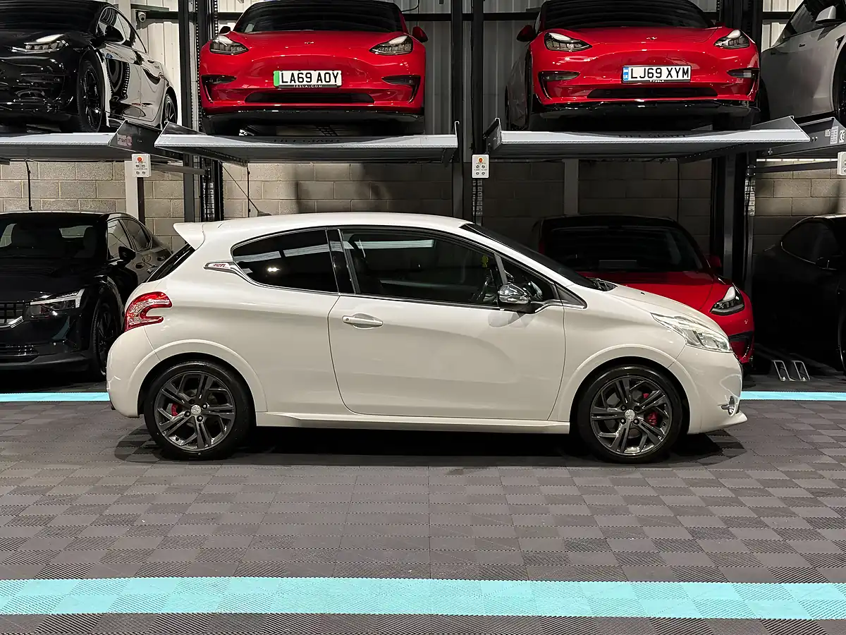 Used 2015 Peugeot 208 GTI White - Interior and Exterior details 8