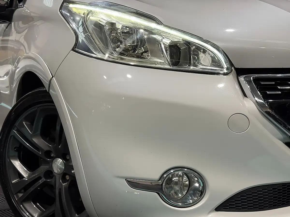 Used 2015 Peugeot 208 GTI White - Interior and Exterior details 9