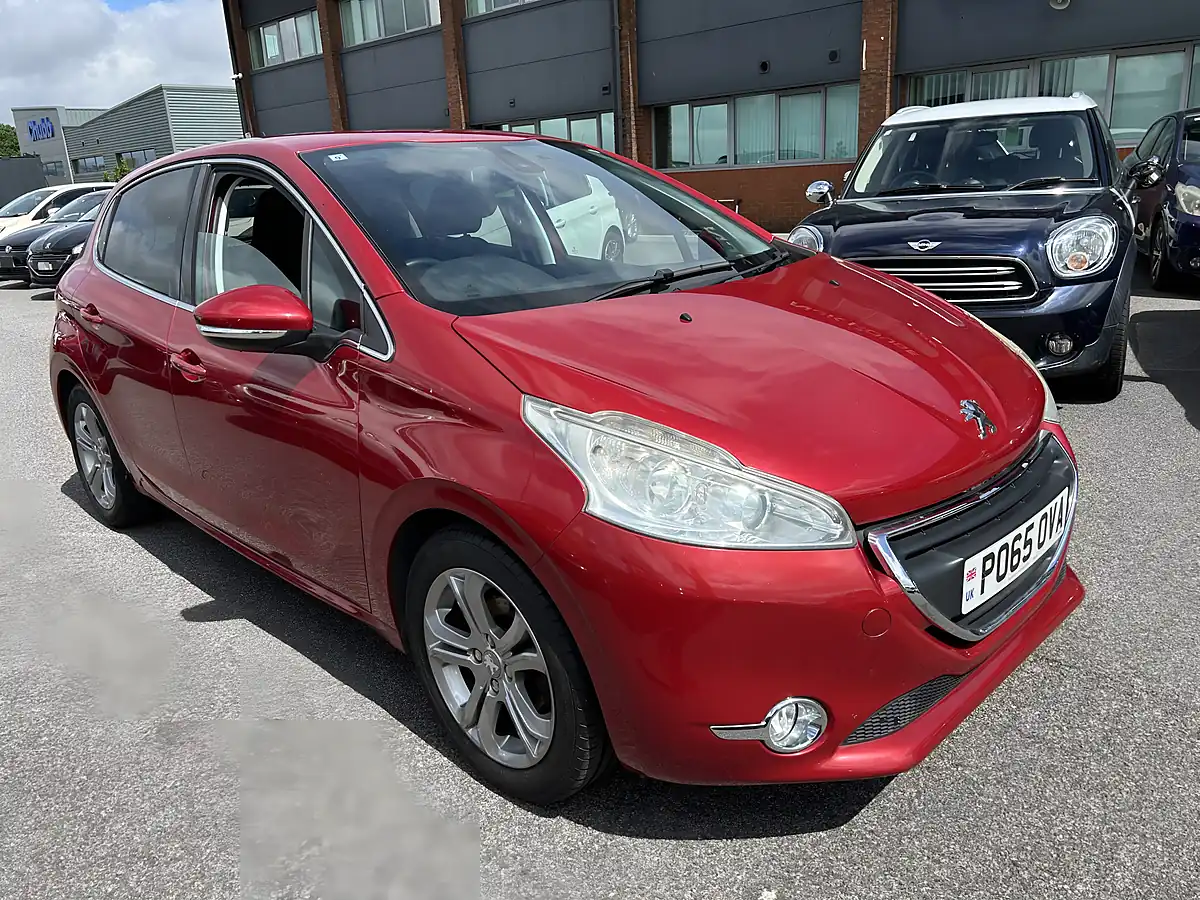 Used 2015 Peugeot 208 Red - Front View