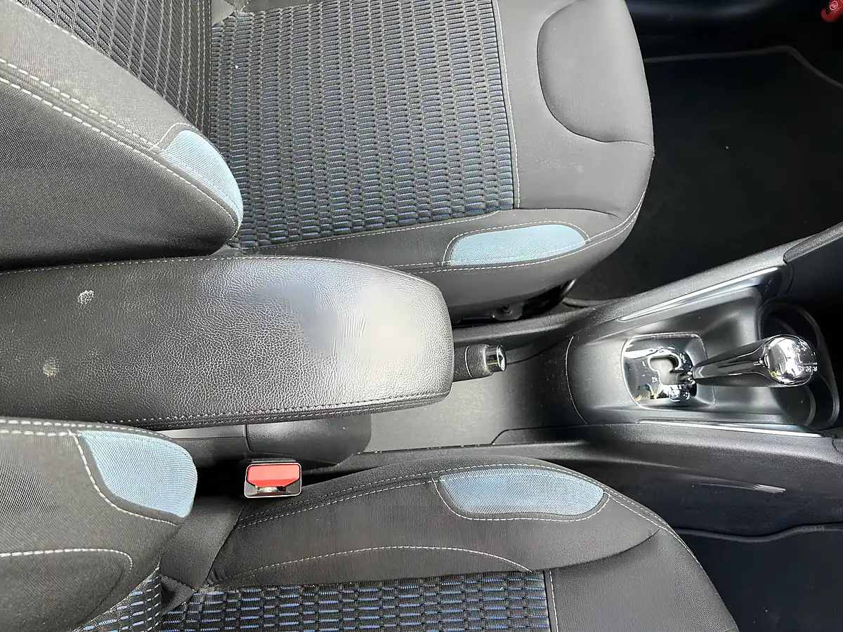 Used 2015 Peugeot 208 Red - Interior and Exterior details 12