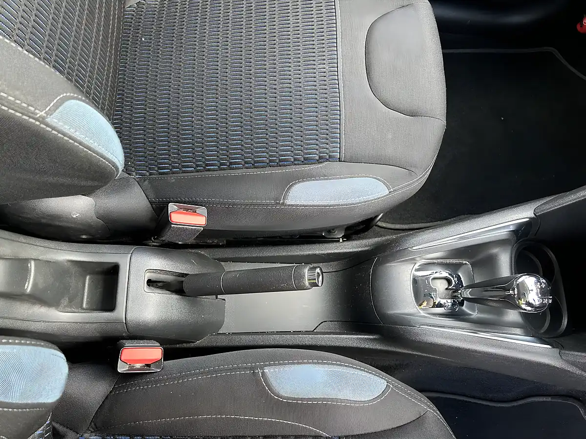 Used 2015 Peugeot 208 Red - Interior and Exterior details 13
