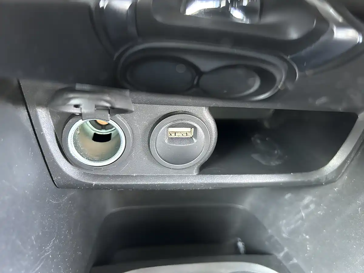 Used 2015 Peugeot 208 Red - Interior and Exterior details 14