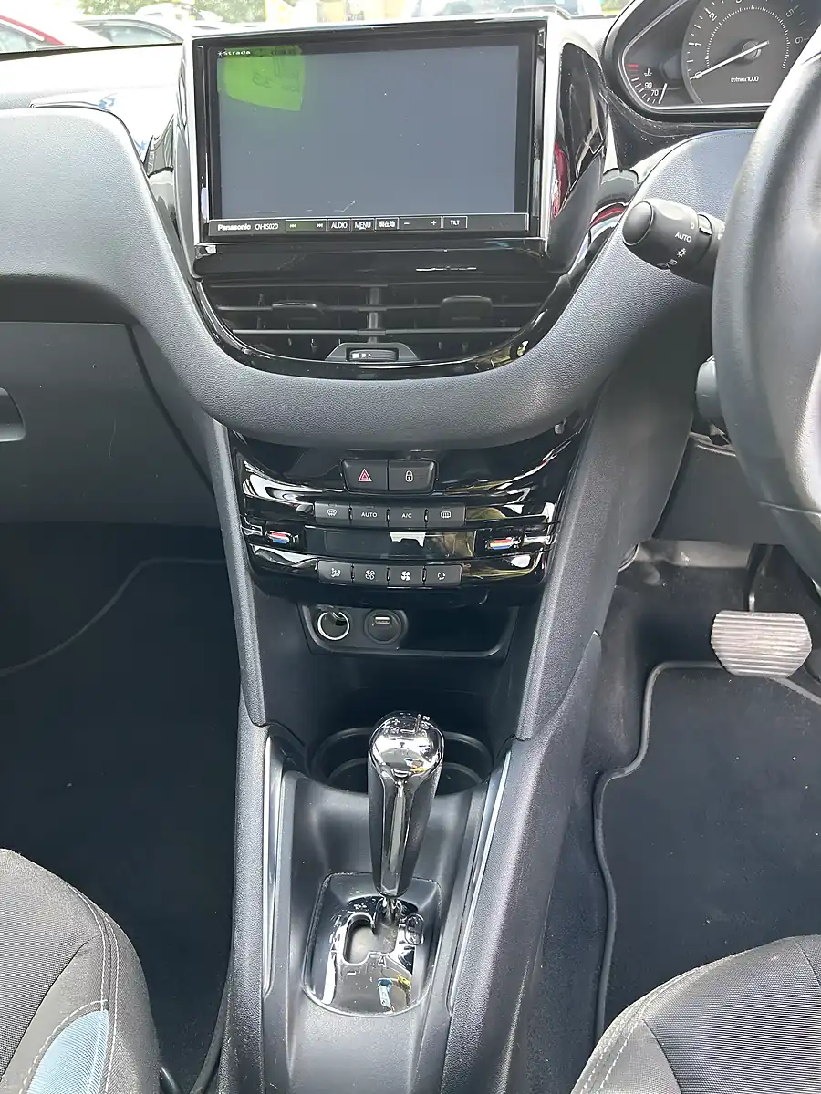 Used 2015 Peugeot 208 Red - Interior and Exterior details 16