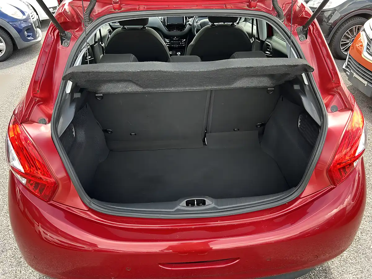Used 2015 Peugeot 208 Red - Interior and Exterior details 20