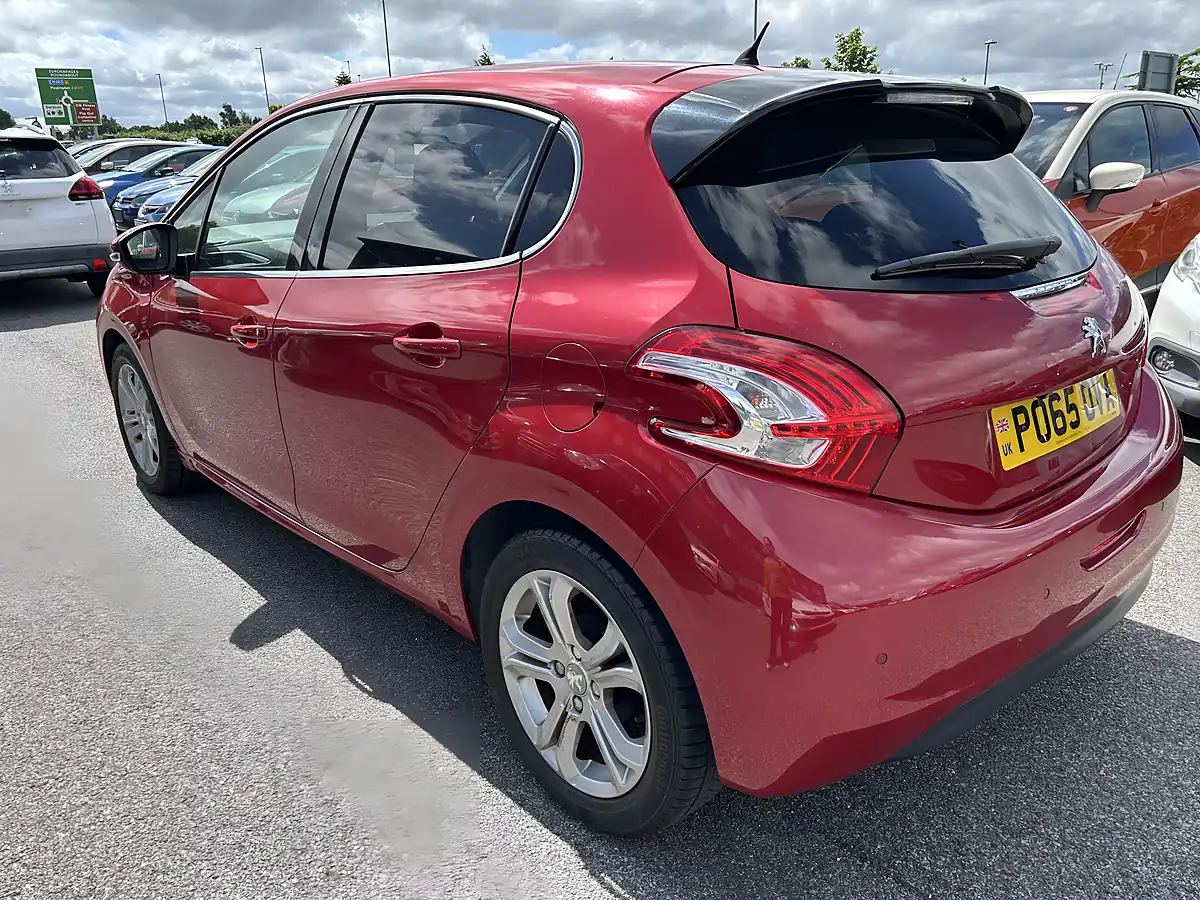 Used 2015 Peugeot 208 Red - Interior and Exterior details 4