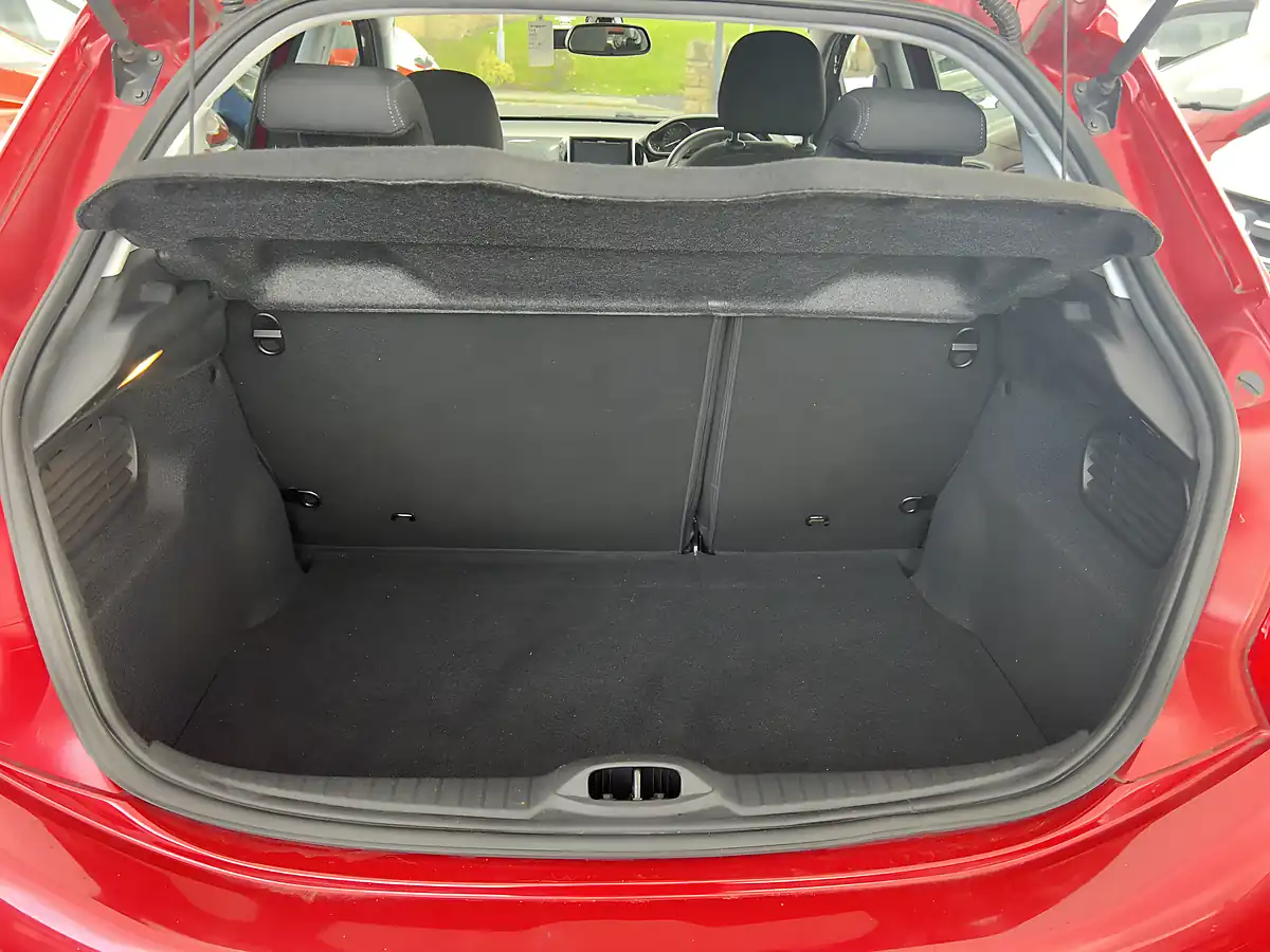 Used 2015 Peugeot 208 Red - Interior and Exterior details 12
