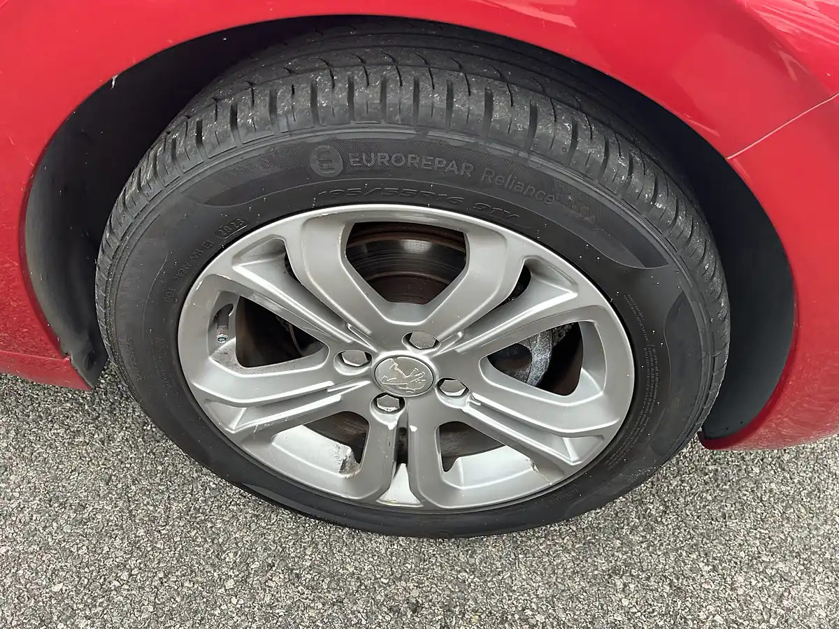 Used 2015 Peugeot 208 Red - Interior and Exterior details 16