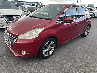 Used 2015 Peugeot 208 Red - Interior and Exterior details 3