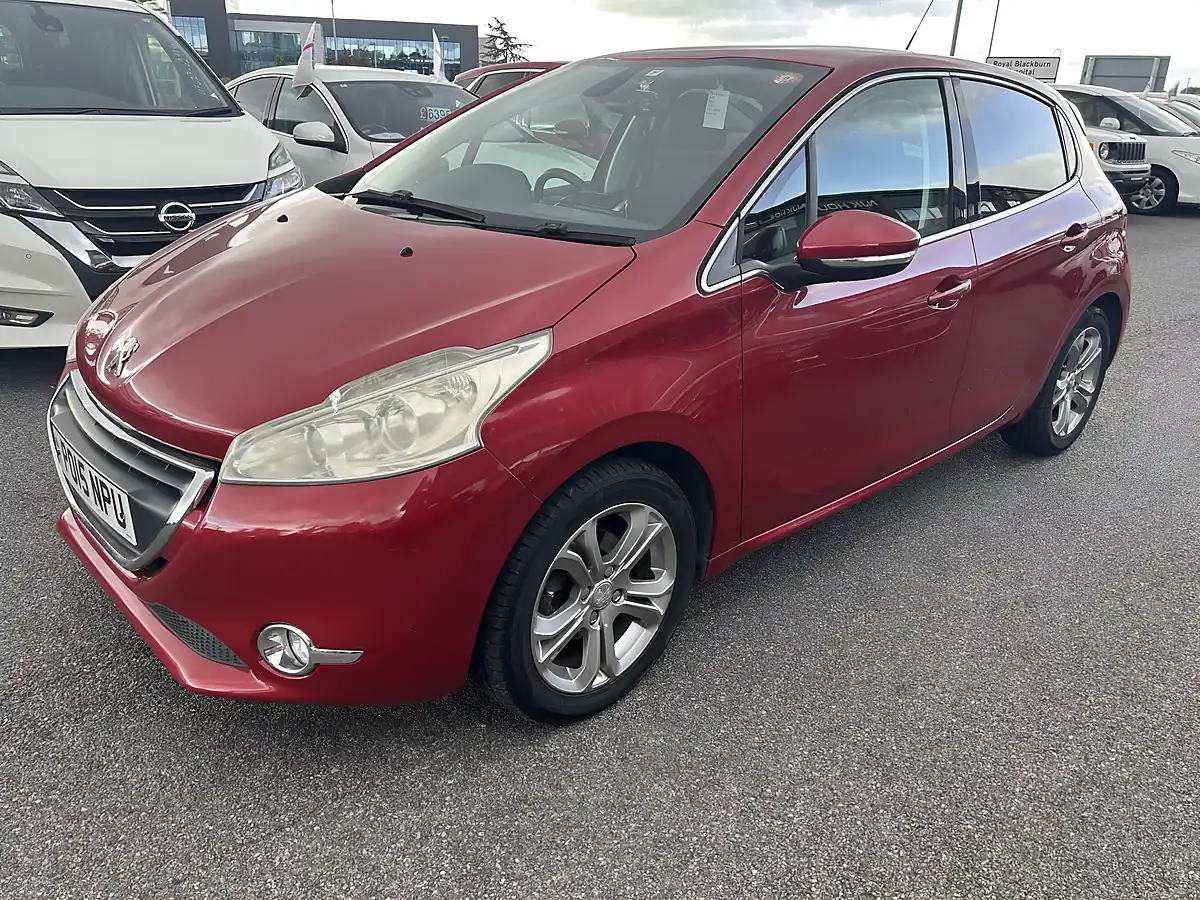 Used 2015 Peugeot 208 Red - Interior and Exterior details 3