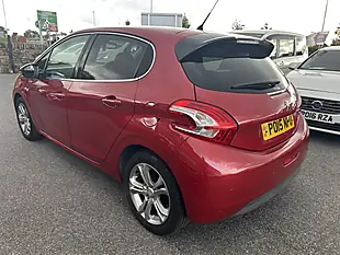 Used 2015 Peugeot 208 Red - Interior and Exterior details 4