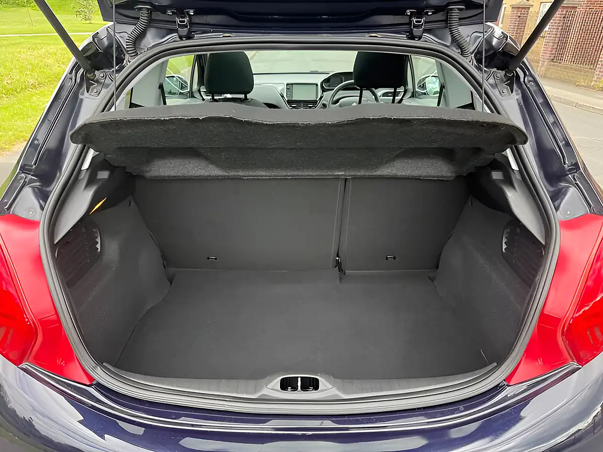 Used 2015 Peugeot 208 Style Blue - Interior and Exterior details 12