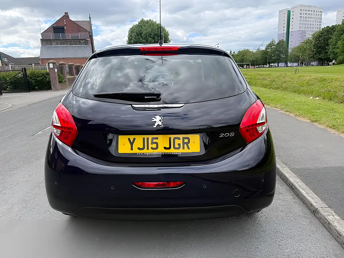Used 2015 Peugeot 208 Style Blue - Interior and Exterior details 3
