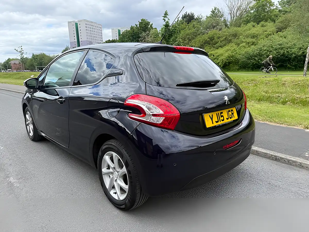 Used 2015 Peugeot 208 Style Blue - Interior and Exterior details 4